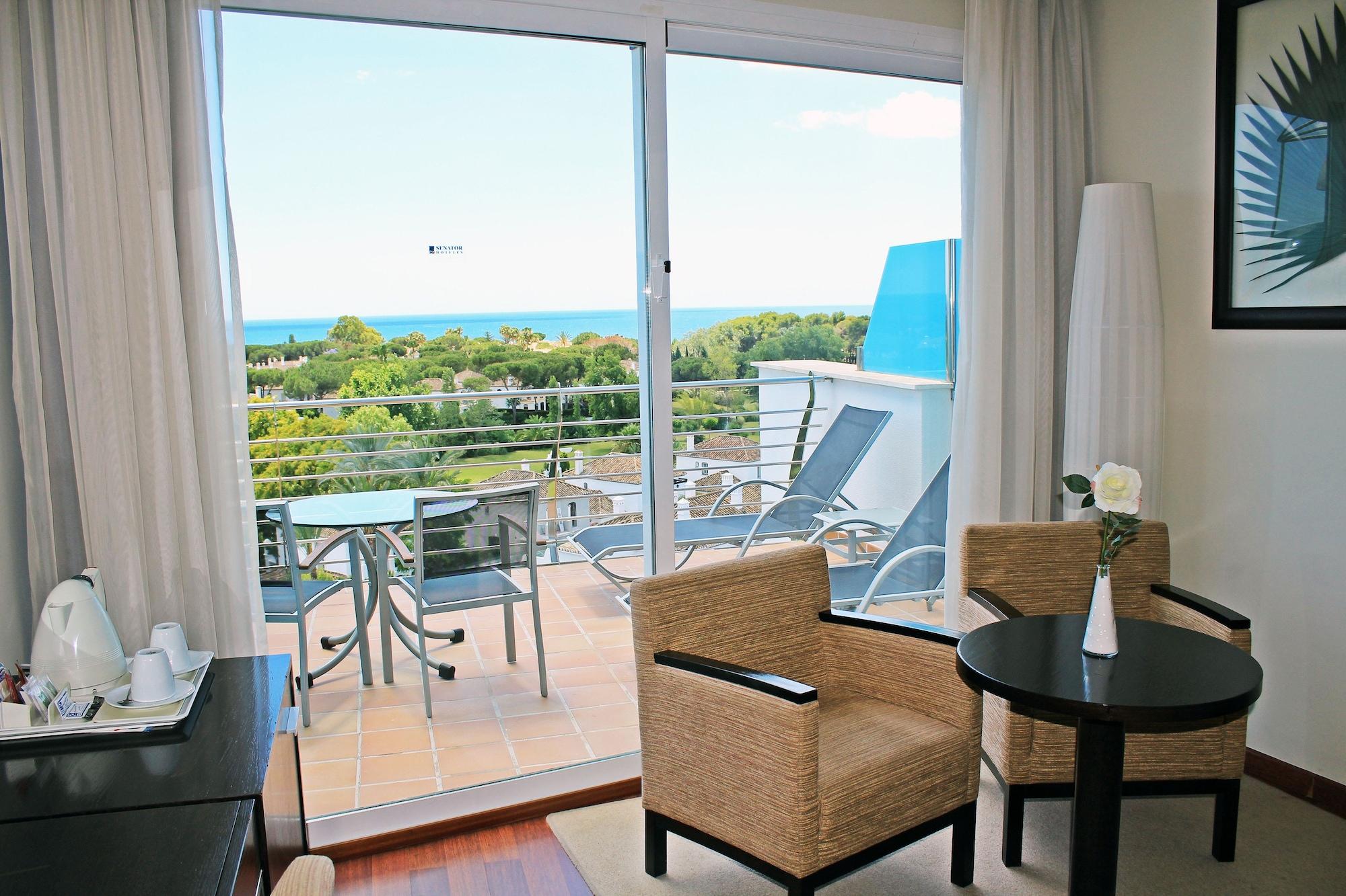 Отель Senator Banus (Adults Only) Эстепона Экстерьер фото A room at the hotel