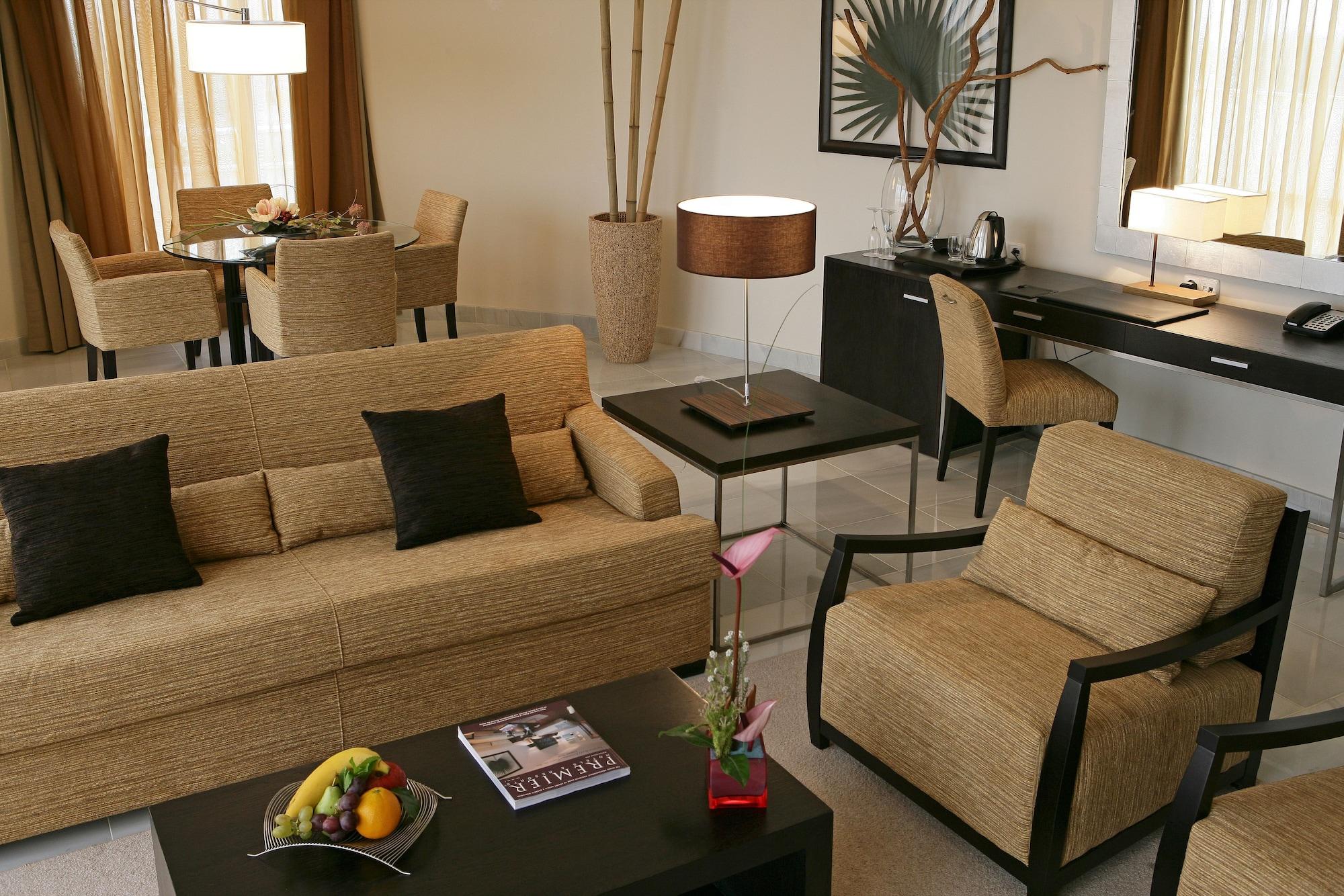 Отель Senator Banus (Adults Only) Эстепона Экстерьер фото A suite at the hotel