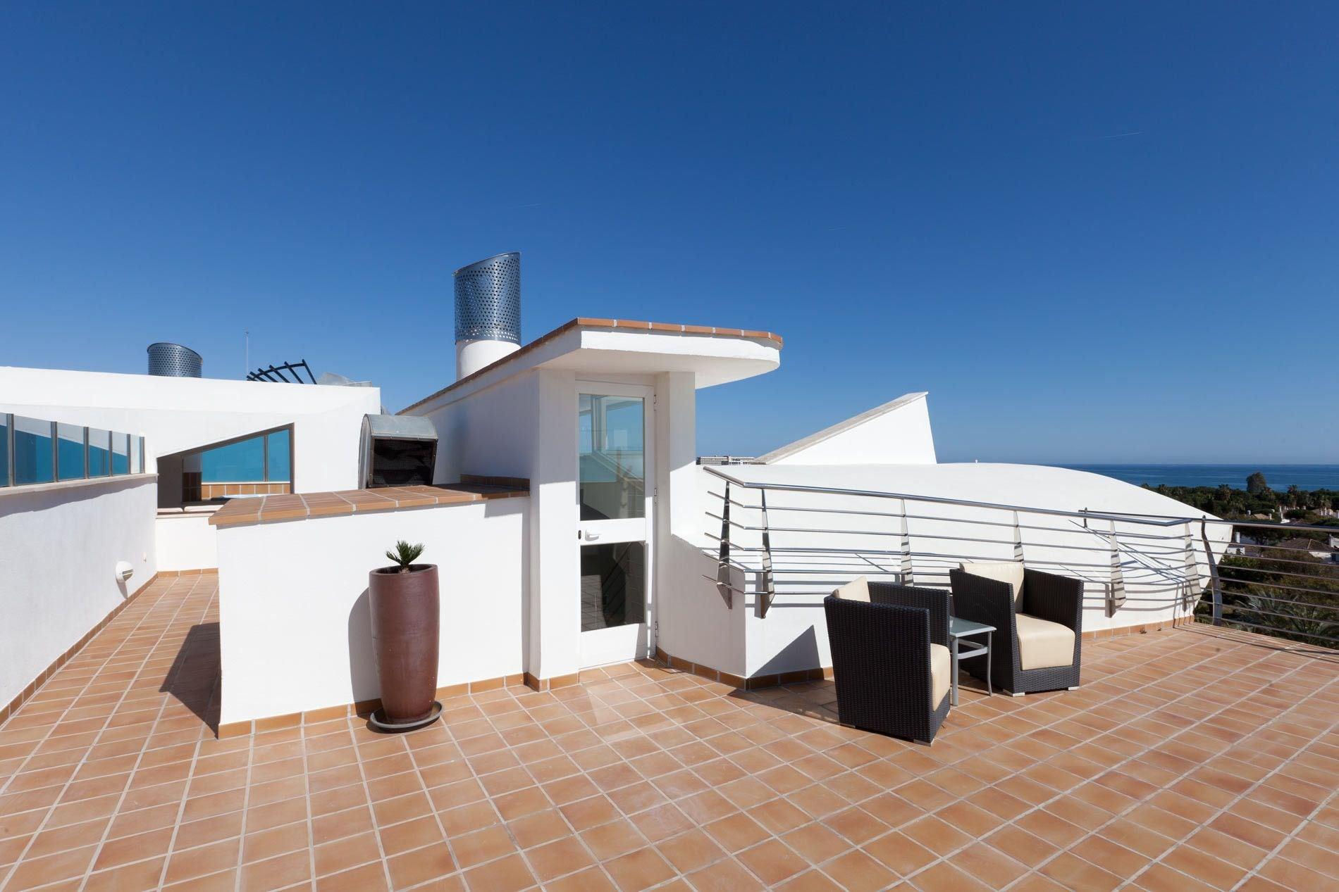 Отель Senator Banus (Adults Only) Эстепона Экстерьер фото Roof terrace