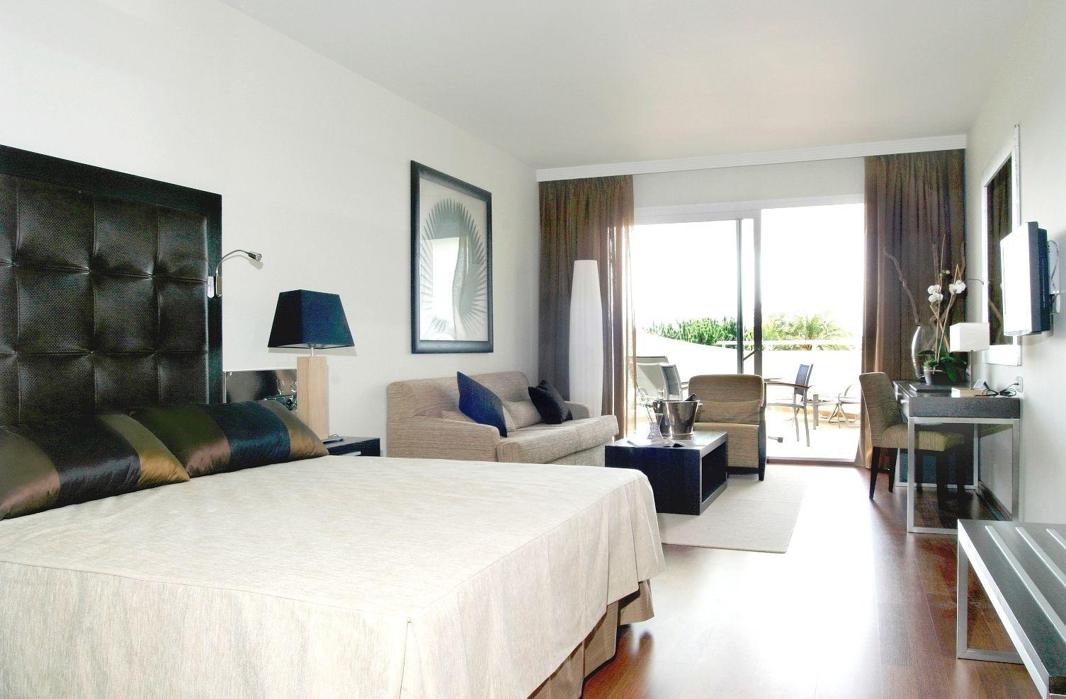 Отель Senator Banus (Adults Only) Эстепона Экстерьер фото A room at the hotel