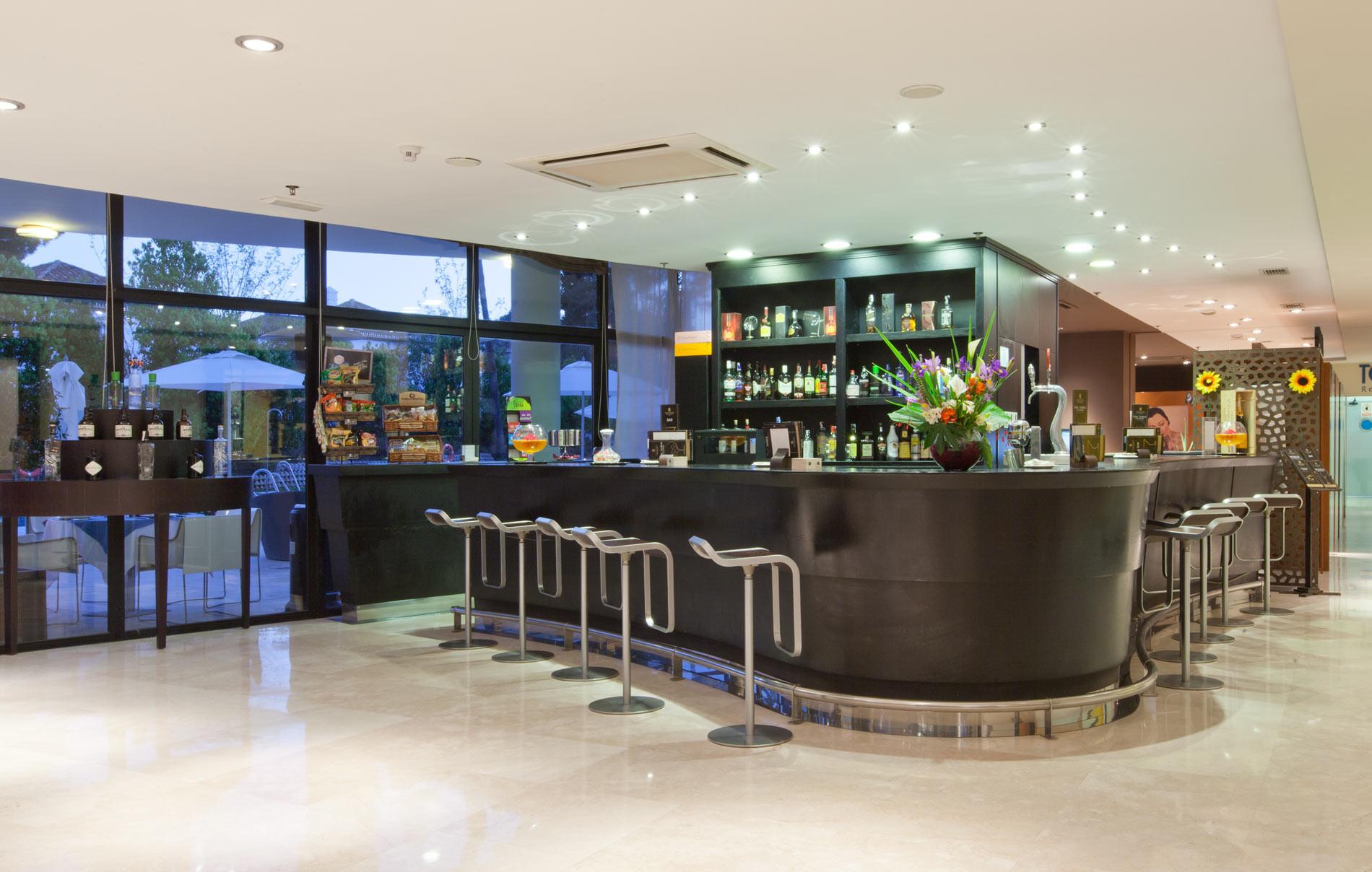 Отель Senator Banus (Adults Only) Эстепона Экстерьер фото The bar at the hotel