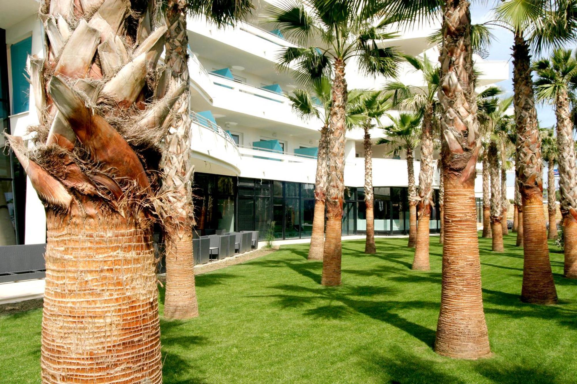 Отель Senator Banus (Adults Only) Эстепона Экстерьер фото The hotel's grounds
