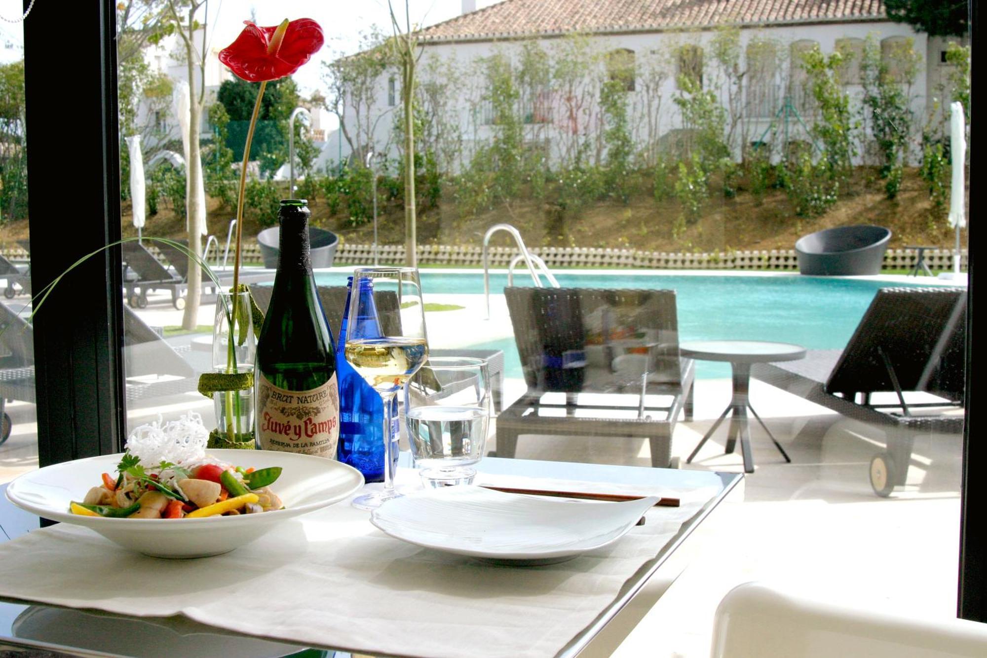 Отель Senator Banus (Adults Only) Эстепона Удобства фото The pool at the hotel