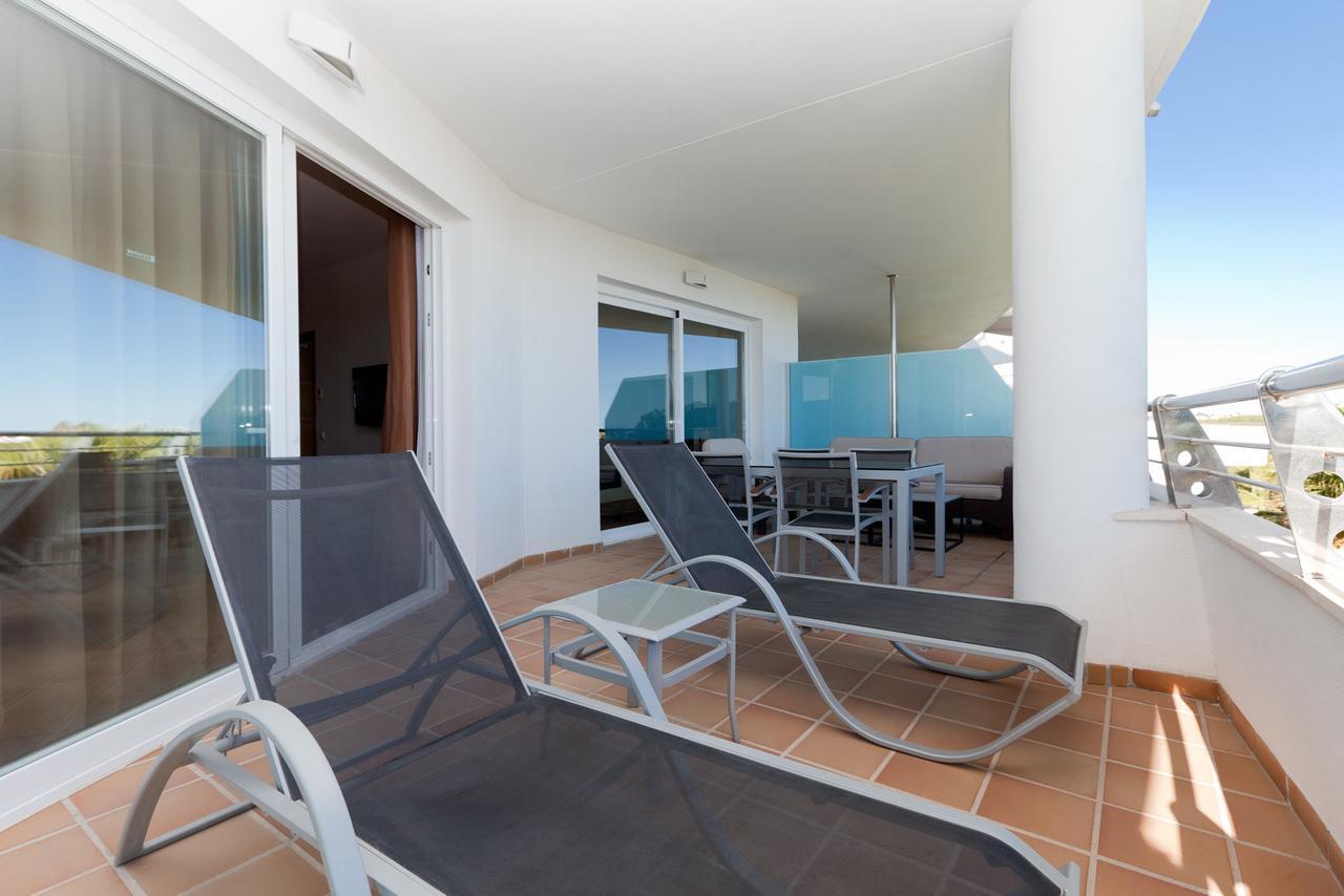Отель Senator Banus (Adults Only) Эстепона Экстерьер фото A balcony